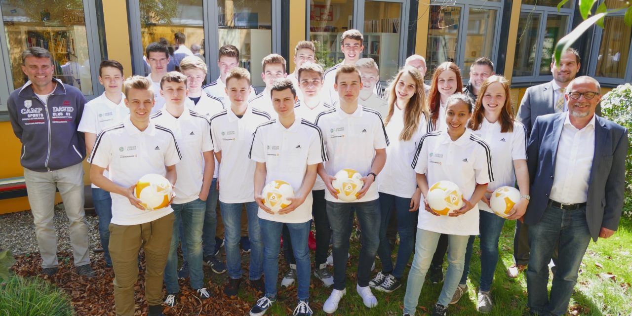 Das GV ist DFB-JUNIOR-COACH SCHULE: 20 SchülerInnen erhalten Trainerlizenzen