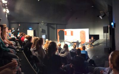 Theater hautnah erlebt – Die sechsten Klassen des GV besuchen die Burghofbühne in Dinslaken